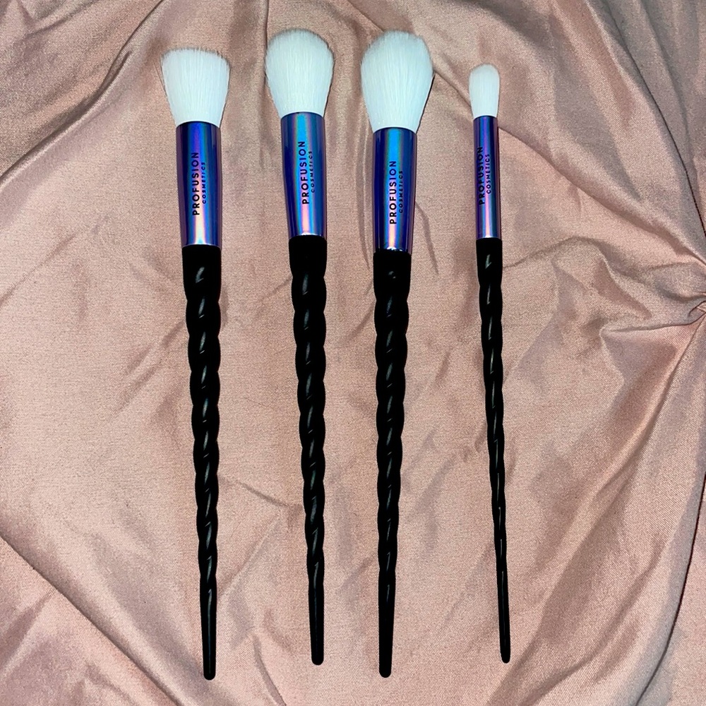 Profusion Halloween ouija brush set